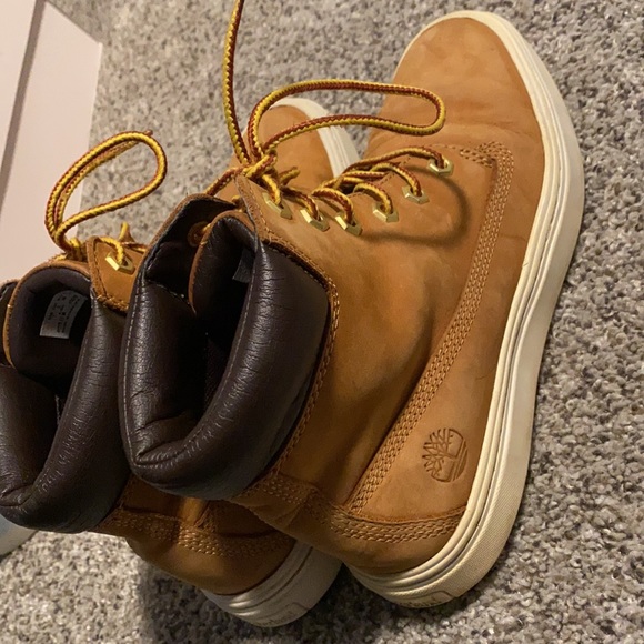 Tan Timberland size 7 women’s boots - Picture 4 of 4